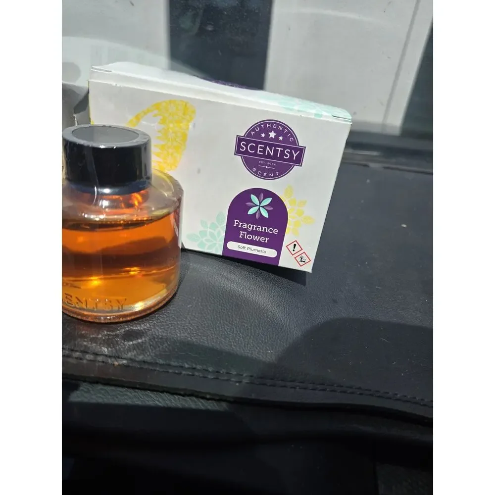 Scentsy Fragrance Flower Scented Oil Diffuser Soft Plumeria NEW IN BOX